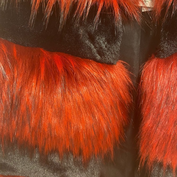 Faux fur vest, red/black, size L, new with tags - Picture 5 of 8